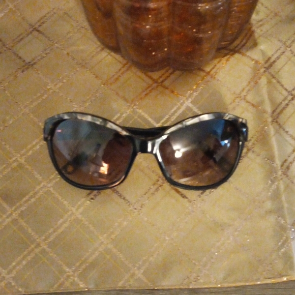 bebe Accessories - Bebe brown marble sun glasses